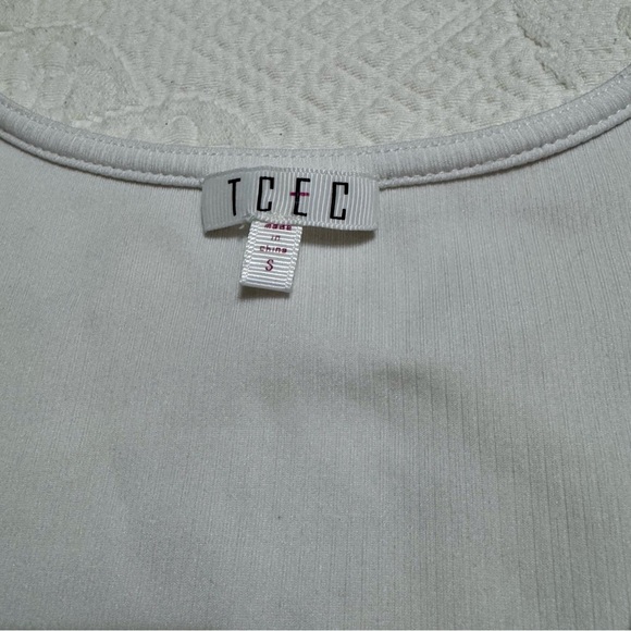 TCEC Cream Textured V-Neck Bodysuit- Size Small - Picture 2 of 5